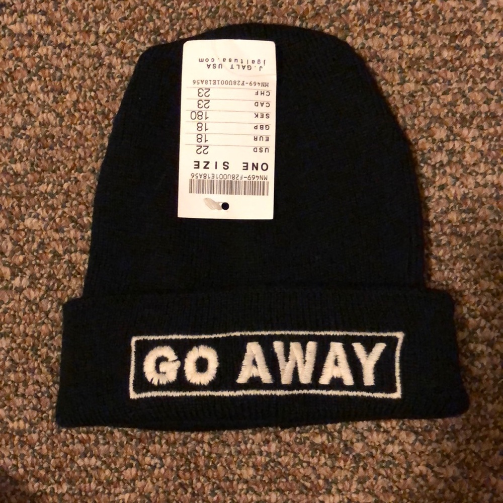 NEW BRANDY MELVILLE BEANIE